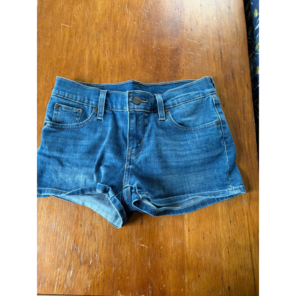 Levi's women's Jean shorts 26/2